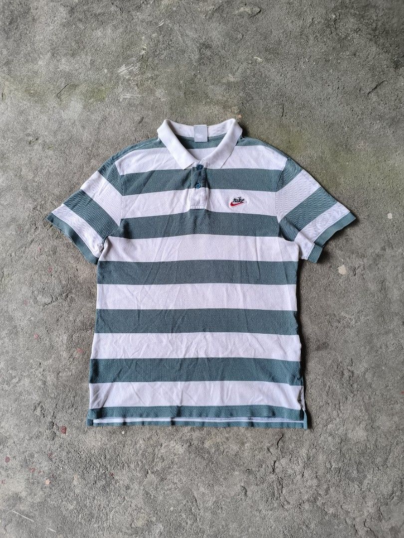Nike Striped Polo Shirt (Category: Tshirts & Polo Shirts ) located in Cavite. Submitted by benta.ni.jm (Listing ID 1461812550, Image 1). Description: Size: M Dimensions: 19 x 28 Condition: 9/10 Color Rate: 9.5/10 Issue: collar line 📩📩📩.