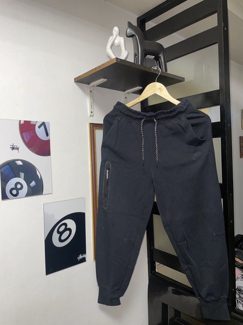 Nike Tech Fleece Jogger Pants Black Size M (Category: Joggers) located in Manila. Submitted by cis_thrift143 (Listing ID 1461957112, Image 1). Description: - Black Nike Tech Fleece Joggers - Size: Medium - Signature side zip pocket - Drawstring waist for adjustable fit - Versatile: Great for everyday wear or workouts - Made in China Pm for more details.