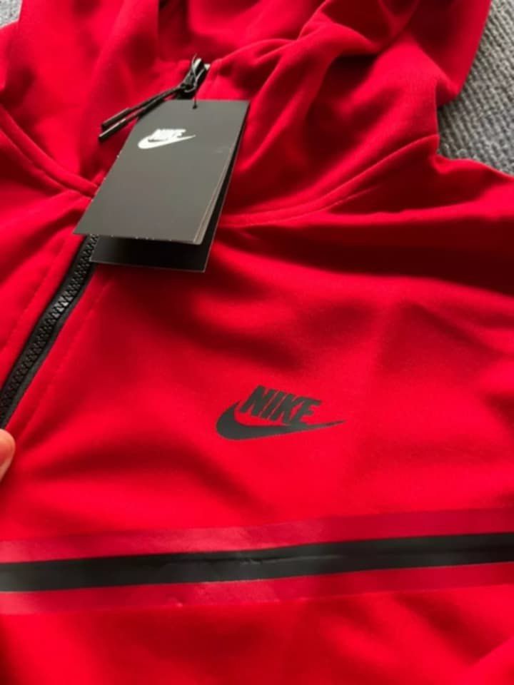 NIKE TECH RED (Category: Hoodies) located in Himamaylan. Submitted by ilovemyswag67 (Listing ID 1461822082, Image 2). Description: size medium add sf nalang brandnew not used.