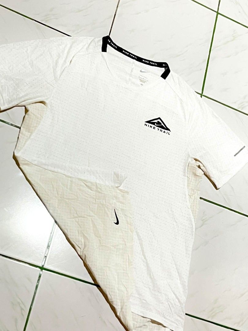 Nike Trail Drifit Men's Tshirt (Category: Tshirts & Polo Shirts ) located in Binalbagan. Submitted by dcorexyzzz (Listing ID 1461828231, Image 2). Description: Medium 18/27 Excellent condition No issues Need wash only - Dri-FIT material for superior breathability - Features the iconic Nike Trail logo on the chest - Reflective details on the sleeves for enhanced visibility - Ideal for running, hiking, and other outdoor activities.