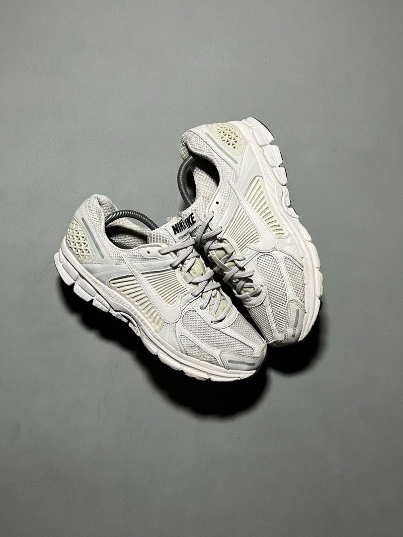 Nike Vomero 5 Triple White (Category: Sneakers) located in Iligan City. Submitted by strideph (Listing ID 1461911549, Image 1). Description: Size: 9 US M/ 42.5 EUR / 27 CM Condition: Very Good 1799 only DM 📩.