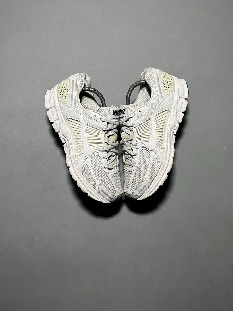 Nike Vomero 5 Triple White (Category: Sneakers) located in Iligan City. Submitted by strideph (Listing ID 1461911549, Image 2). Description: Size: 9 US M/ 42.5 EUR / 27 CM Condition: Very Good 1799 only DM 📩.