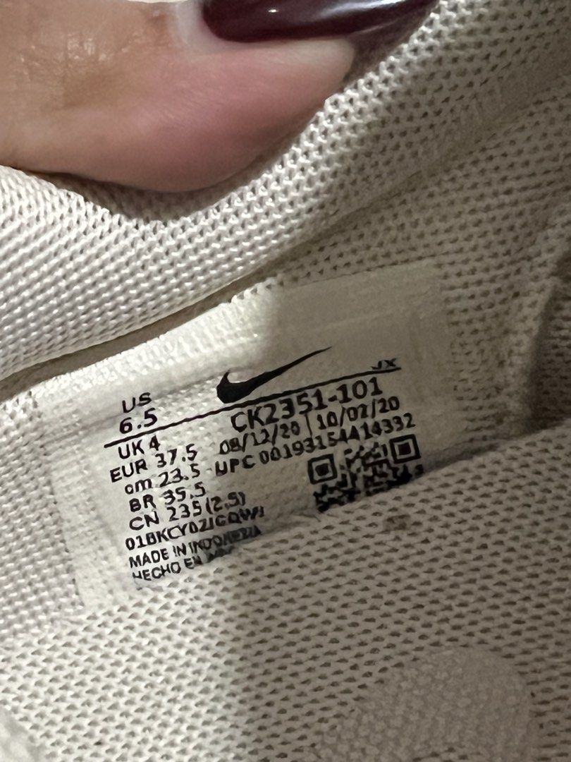 Nike Waffle Trainer 2 SE CK2351-101 (Category: Sneakers) located in Quezon City. Submitted by vieee_ (Listing ID 1461988176, Image 3). Description: - Nike Waffle Trainer 2 SE - Color: Cream & Grey - Size: US 6.5 (UK 4, EUR 37.5) - Made in: Indonesia - Condition: Used, with signs of wear on soles and fabric. Plenty of life left. - Please check photos for detailed condition. - Negotiable.