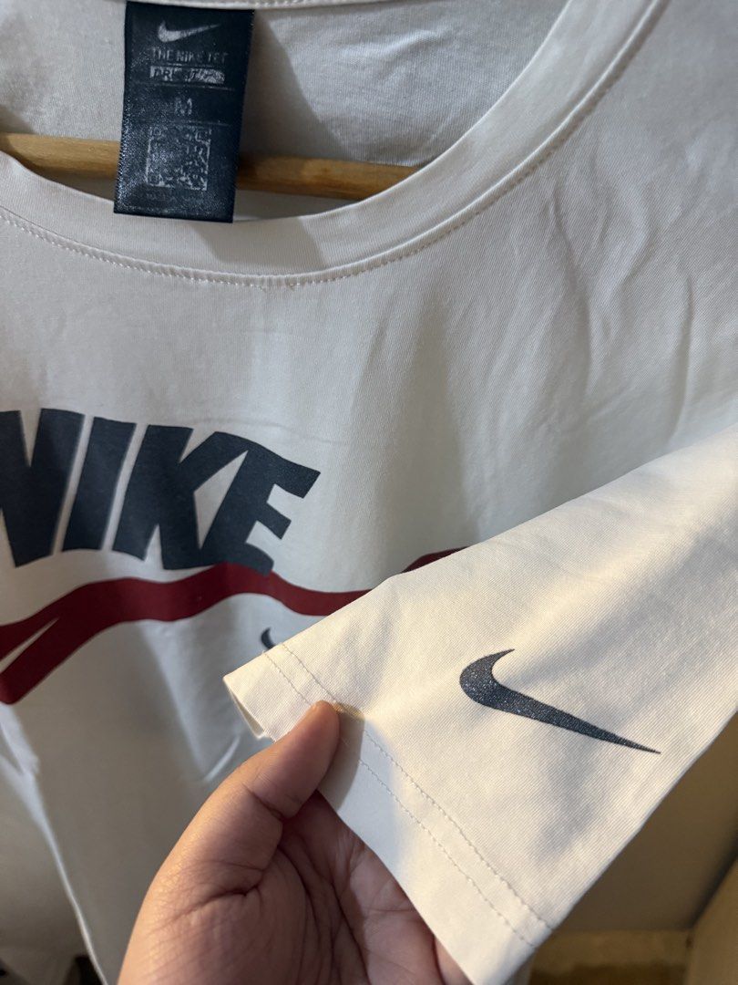 Nike White Shirt (Category: Activewear) located in Quezon City. Submitted by yaniiiiuy (Listing ID 1461922001, Image 2). Description: super nice cloth dri-fit like xs-semi large frame no issue like new condition 10/10 condition nego.