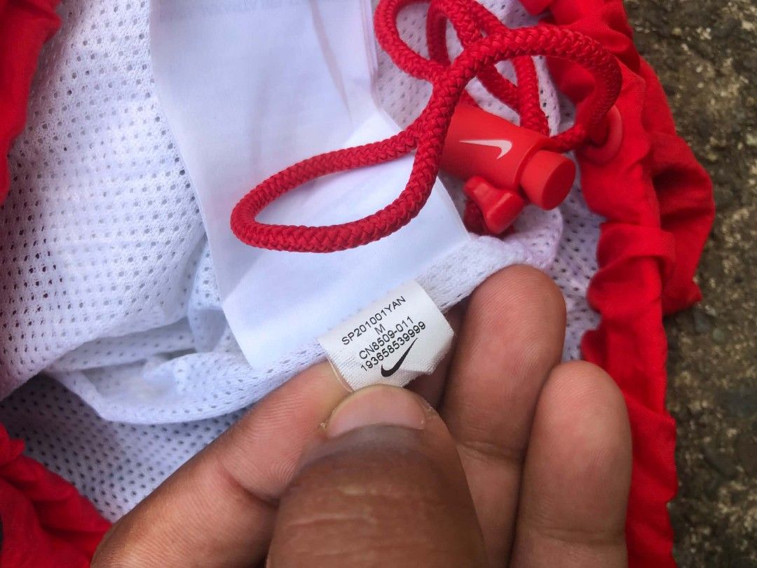 NIKE WINDBREAKER (Category: Hoodies) located in Cabagan. Submitted by ukayflips (Listing ID 1461857788, Image 3). Description: DIMES W 22.5 L 26 GOOD CONDITION COMPLETE TAGS COLOR RATE 9/10 ISSUE NEEDWASH.