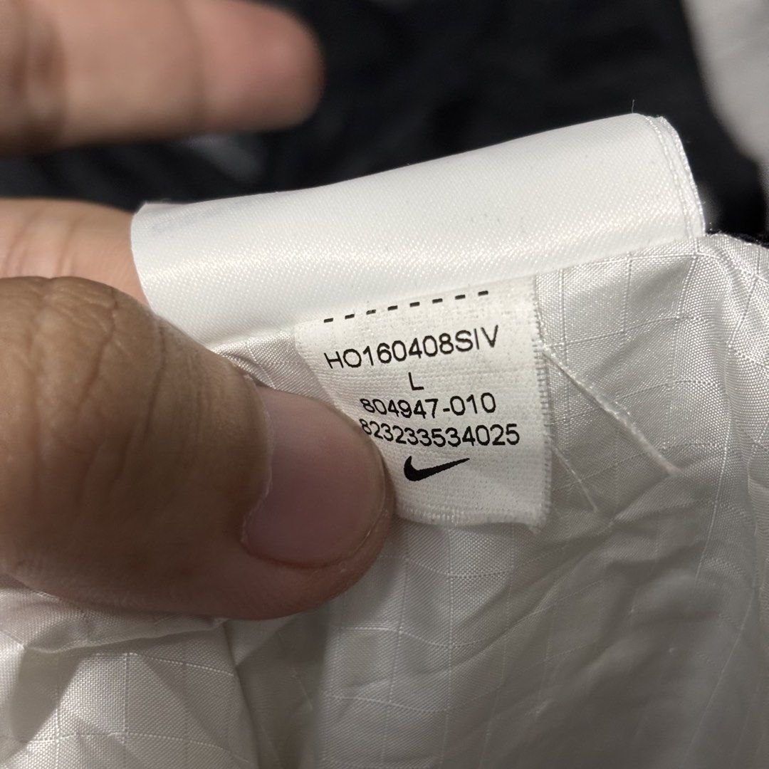 Nike Windbreaker Jacket - Very Good Condition (Category: Coats, Jackets and Outerwear) located in Caloocan City. Submitted by bonsatocha43876 (Listing ID 1461980206, Image 2). Description: - Nike Windbreaker Jacket - Color: Black and White - Size: Large (L) - Origin: Made in Vietnam - Condition: Brand new with complete tags - Measurements: Width 23 inches, Length 25 inches.