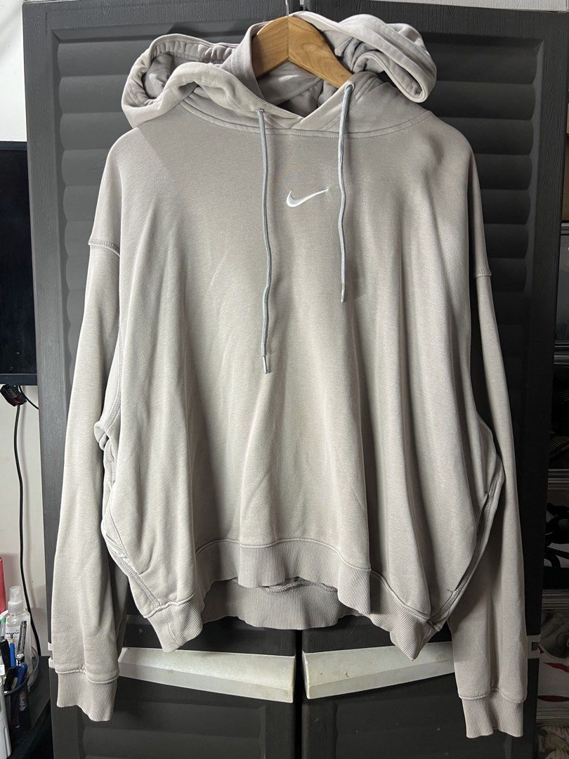 Nike X FOG Double Hoodie Jacket (Category: Coats, Jackets and Outerwear) located in Angono. Submitted by odd.fitt (Listing ID 1461996648, Image 1). Description: Medium 20 Chest 30 pit to pit 26L Removable stain PSG.