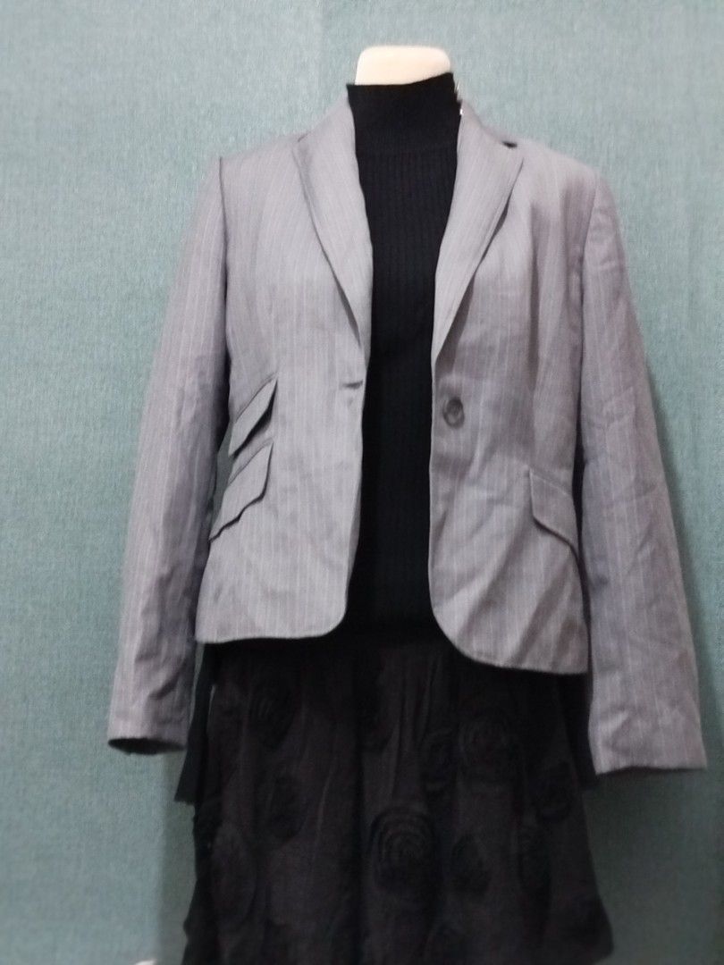 Nine West Suit Blazer Size 8 Grey Pinstripe (Category: Coats, Jackets and Outerwear) located in Quezon City. Submitted by plus4lessshop (Listing ID 1462011136, Image 2). Description: - Grey pinstripe blazer from Nine West - Single button closure - Two front flap pockets - Fully lined interior - Versatile for work or smart casual looks - Pairs well with trousers or skirts.