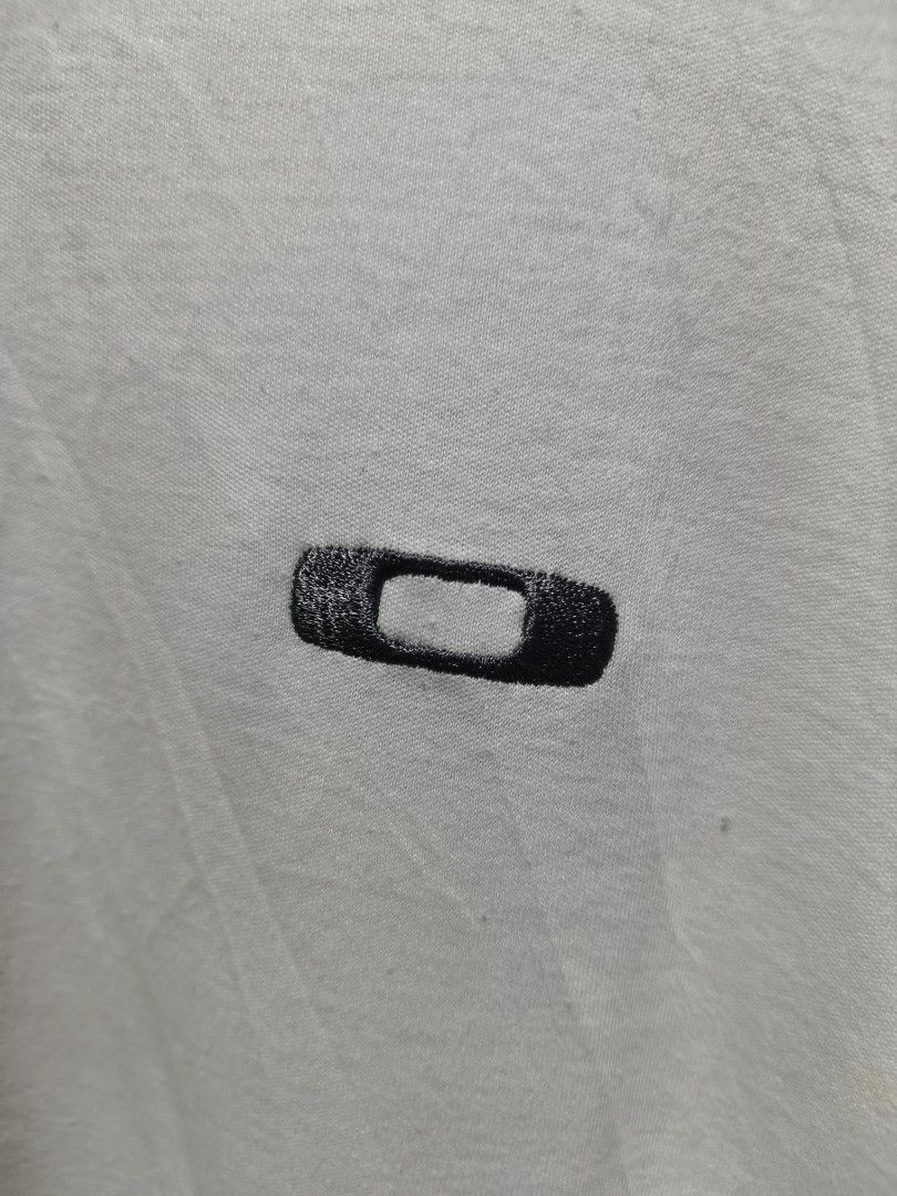 Oakley White Polo Shirt Size M (Category: Activewear) located in Davao. Submitted by vndrgd (Listing ID 1461903174, Image 3). Description: - Oakley Polo Shirt - Color: White - Size: Medium (M) - Measurements: Width 22 inches, Length 28.5 inches - Features Oakley logo on chest - Branded Oakley buttons - Condition: Good, worn a few times.