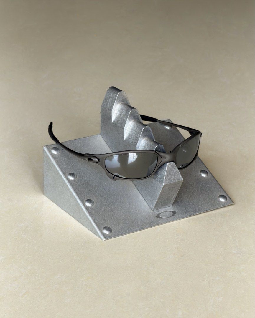 Oakley X Metal Juliet (Category: Sunglasses & Eyewear) located in Manila. Submitted by mmmoood_ (Listing ID 1461957616, Image 2). Description: Original X-Metal finish. J serial (1st gen). Newly tuned coupler and replaced gaskets. Brand new linegear liquid metal lenses. Unit only with pouch..