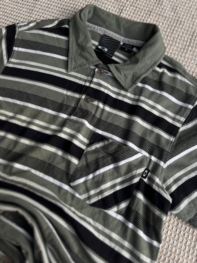 Oakley Y2K Polo Chest Pocket (Category: Tshirts & Polo Shirts ) located in Santa Barbara. Submitted by keldude (Listing ID 1462006164, Image 2). Description: Dimes: 17x25 | S-M Excellent Condition 10/10 Color Rate Issue: None .