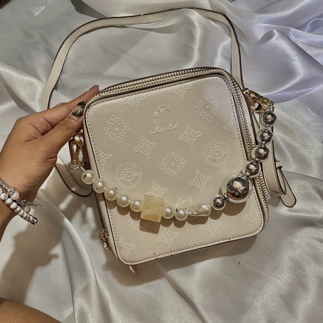 OFF WHITE LOUIS CARDY SLING BAG (Category: Shoulder Bags) located in Manila. Submitted by syle_88 (Listing ID 1461968169, Image 2). Description: SLIGHTLY USED GOOD CONDI! .