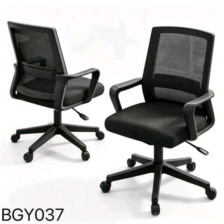 Office Chair (Category: Chairs) located in Manila. Submitted by micoooy (Listing ID 1461805298, Image 1). Description: .