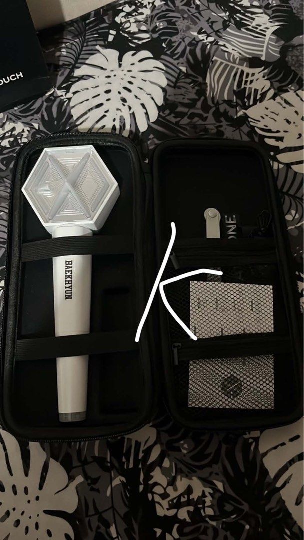 OFFICIAL EXO LIGHSTICK VERSION 3 WITH POUCH (Category: K-Wave Merchandise) located in Polangui. Submitted by krlcarts (Listing ID 1462024603, Image 2). Description: wts lfb ph exo lightstick • exo official lightstick ver 3 (no box) • exo official ls pouch (no box) - ₱2800 set + sf - ls never been used, pouch has small damage - x to sensi claimer - payo only - mop: gcash | mod: j&t - reply/dm to claim - price can be nego for sure buyer!.