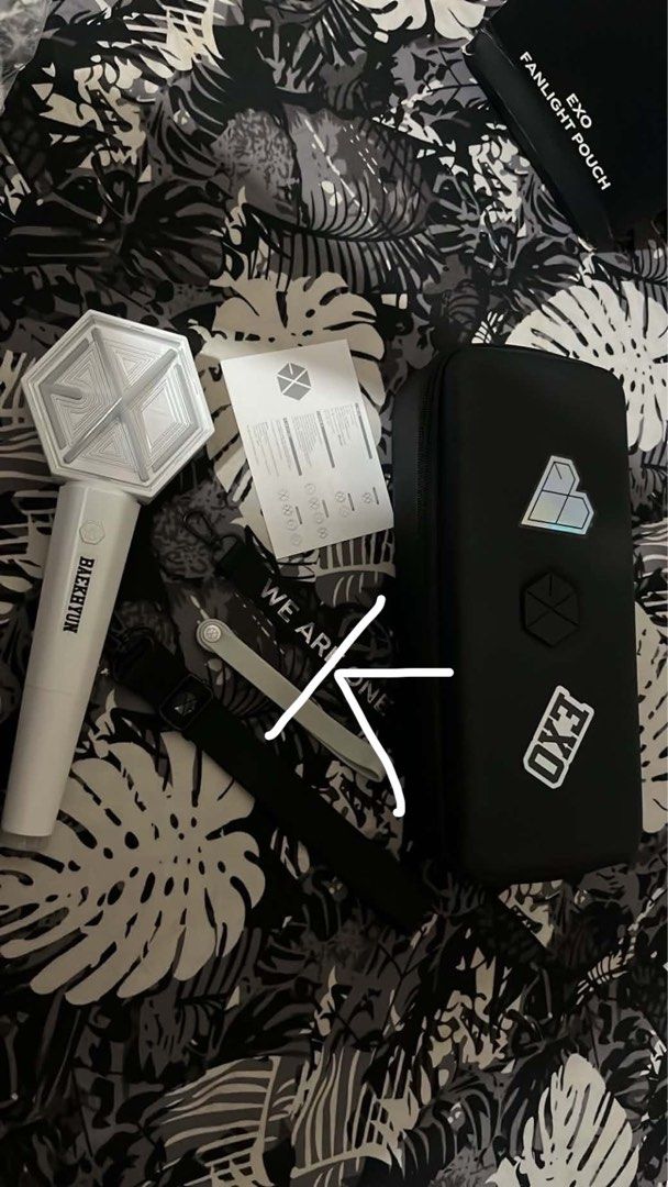 OFFICIAL EXO LIGHSTICK VERSION 3 WITH POUCH (Category: K-Wave Merchandise) located in Polangui. Submitted by krlcarts (Listing ID 1462024603, Image 1). Description: wts lfb ph exo lightstick • exo official lightstick ver 3 (no box) • exo official ls pouch (no box) - ₱2800 set + sf - ls never been used, pouch has small damage - x to sensi claimer - payo only - mop: gcash | mod: j&t - reply/dm to claim - price can be nego for sure buyer!.