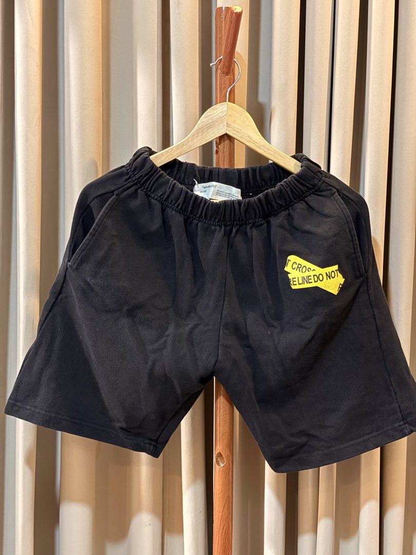 Off-White Short (28) (Category: Shorts) located in Candaba. Submitted by beyondcollection (Listing ID 1461913869, Image 1). Description: - authentic - size 28.