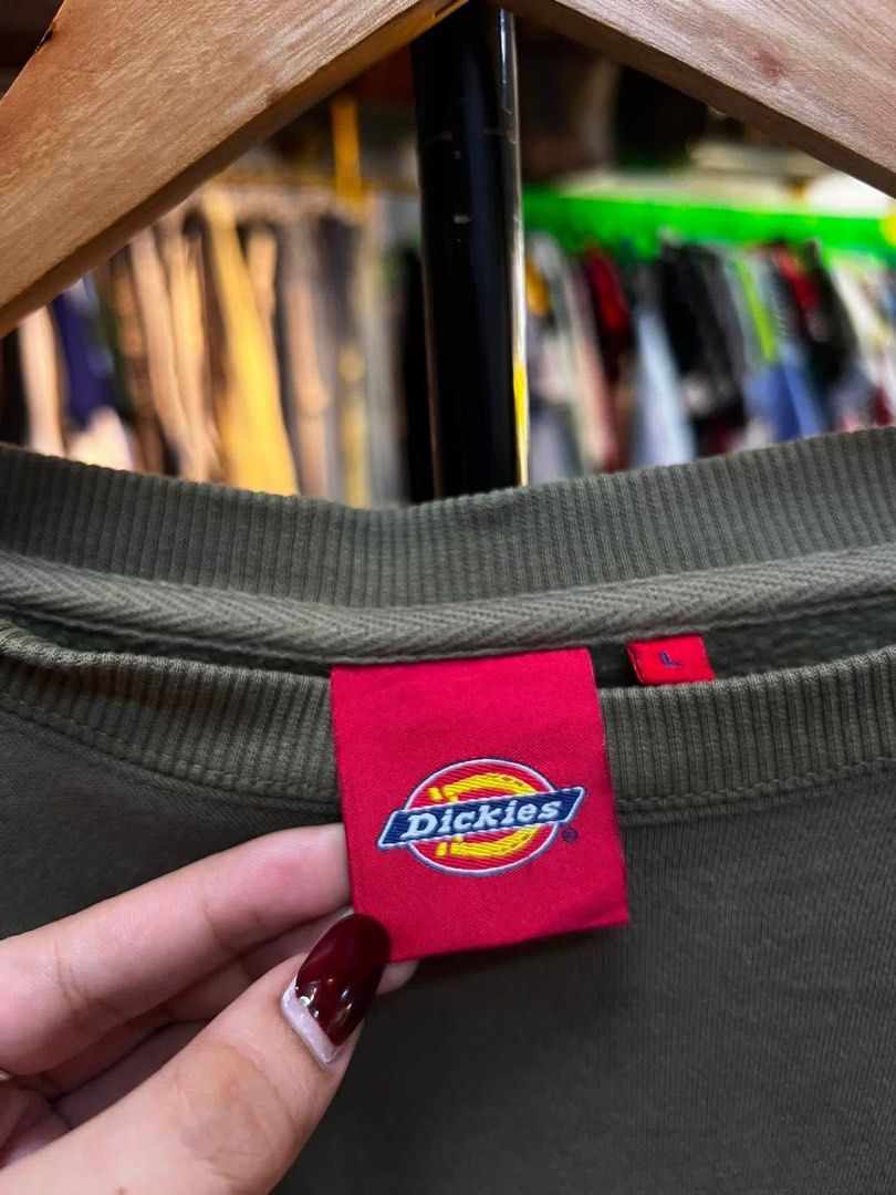Olive Green Dickies Sweatshirt Size L (Category: Coats, Jackets and Outerwear) located in Manila. Submitted by irenekaren57943 (Listing ID 1461916740, Image 2). Description: 𝐃𝐢𝐜𝐤𝐢𝐞𝐬 𝐒𝐰𝐞𝐚𝐭𝐒𝐡𝐢𝐫𝐭 ➤ 𝟐𝟒 𝐖 | 𝟐𝟗 𝐋 ➤ 𝟗.𝟓 | 𝐄𝐱𝐜𝐞𝐥𝐥𝐞𝐧𝐭 ➤ 𝐍𝐨 𝐈𝐬𝐬𝐮𝐞 .