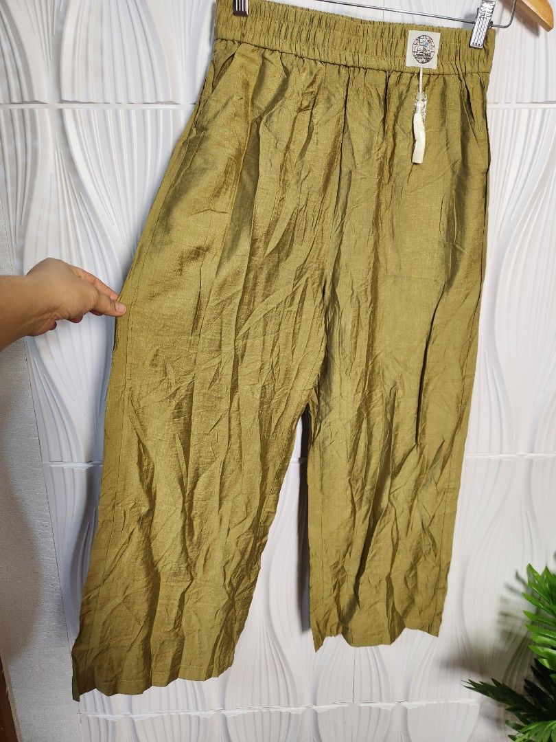 Olive green wide leg pants (Category: Other Bottoms) located in Marikina City. Submitted by KanamiFinds (Listing ID 1461887056, Image 3). Description: waist: 26 to 32 inches length: 35 inches from the waist.