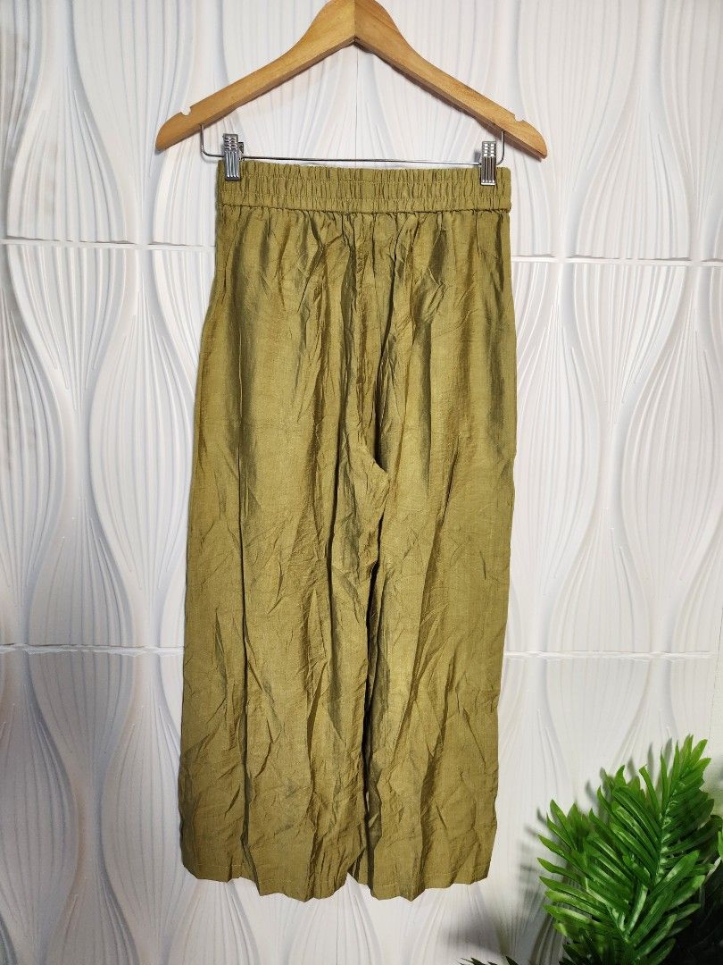 Olive green wide leg pants (Category: Other Bottoms) located in Marikina City. Submitted by KanamiFinds (Listing ID 1461887056, Image 2). Description: waist: 26 to 32 inches length: 35 inches from the waist.