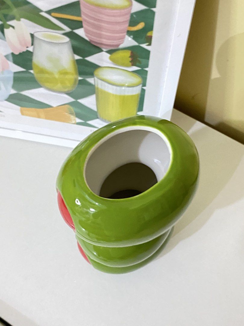 OLIVE VASE (Category: Vases & Decorative Bowls) located in Dasmarinas. Submitted by hannah.oakph (Listing ID 1461822868, Image 3). Description: .