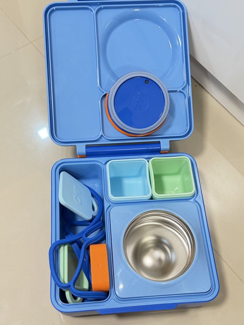 Omielife Omiebox v2 (Category: Food Organization & Storage) located in Gapan. Submitted by trxmyjs (Listing ID 1461890768, Image 2). Description: Used during first week of school Too heavy for my kinder Free snack cups 3,299 + 899 original price.