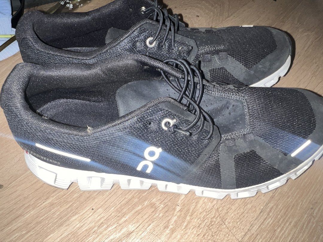 ON Cloud Running Shoes 8.5M (Category: Sneakers) located in Quezon City. Submitted by mmjjc (Listing ID 1461808197, Image 2). Description: ON Cloud running shoes (Black) Men's US 8.5 / UK 8 / EU 42 Good for running or daily use With extra laces Free same day shipping within selected areas in QC/Sampaloc .