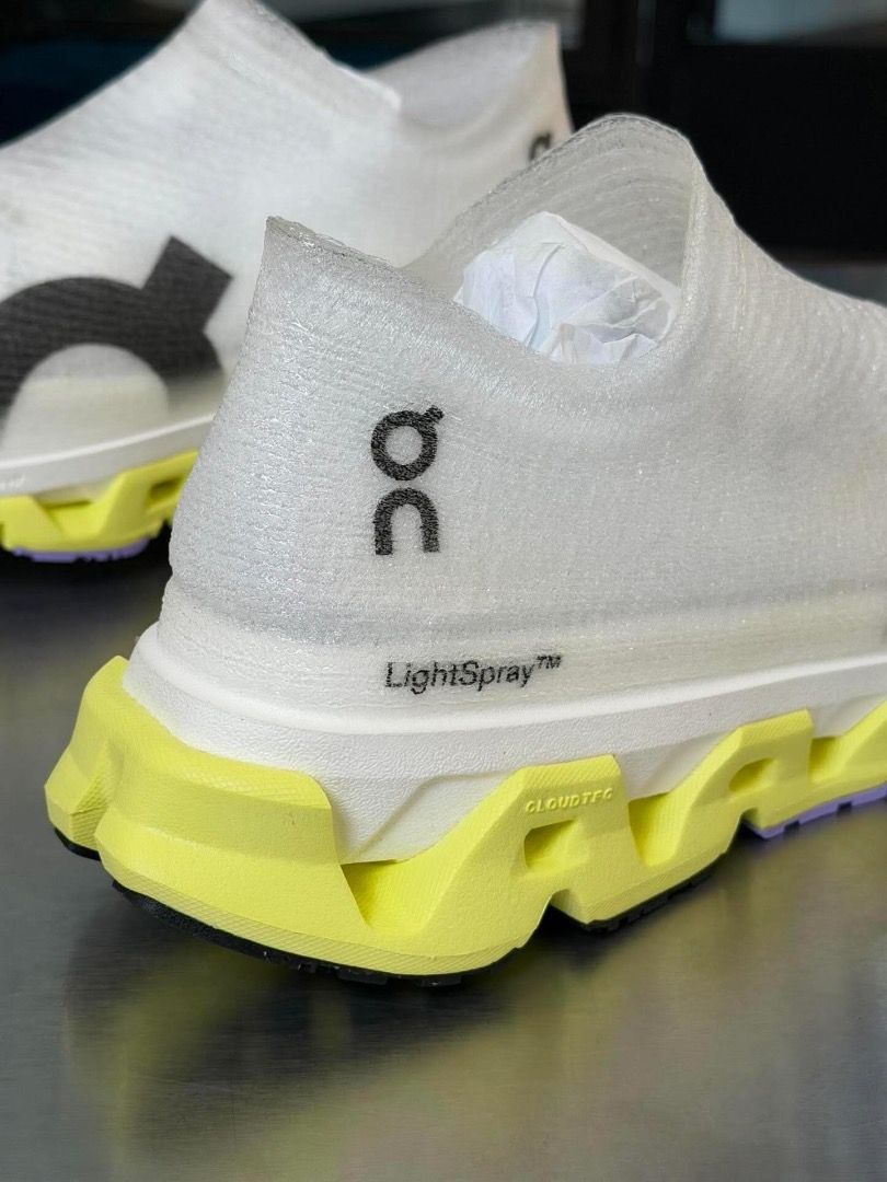 On Lightspray Cloudmonster 3 Hyper Limelight (Category: Sneakers) located in Manila. Submitted by gio.dee (Listing ID 1461939438, Image 3). Description: On Lightspray Cloudmonster 3 Hyper Limelight Available on hand! ₱13,000 Sizes 8-13 ❗️Limited stock only. 🚚We deliver nationwide. 📩Pm for more details..