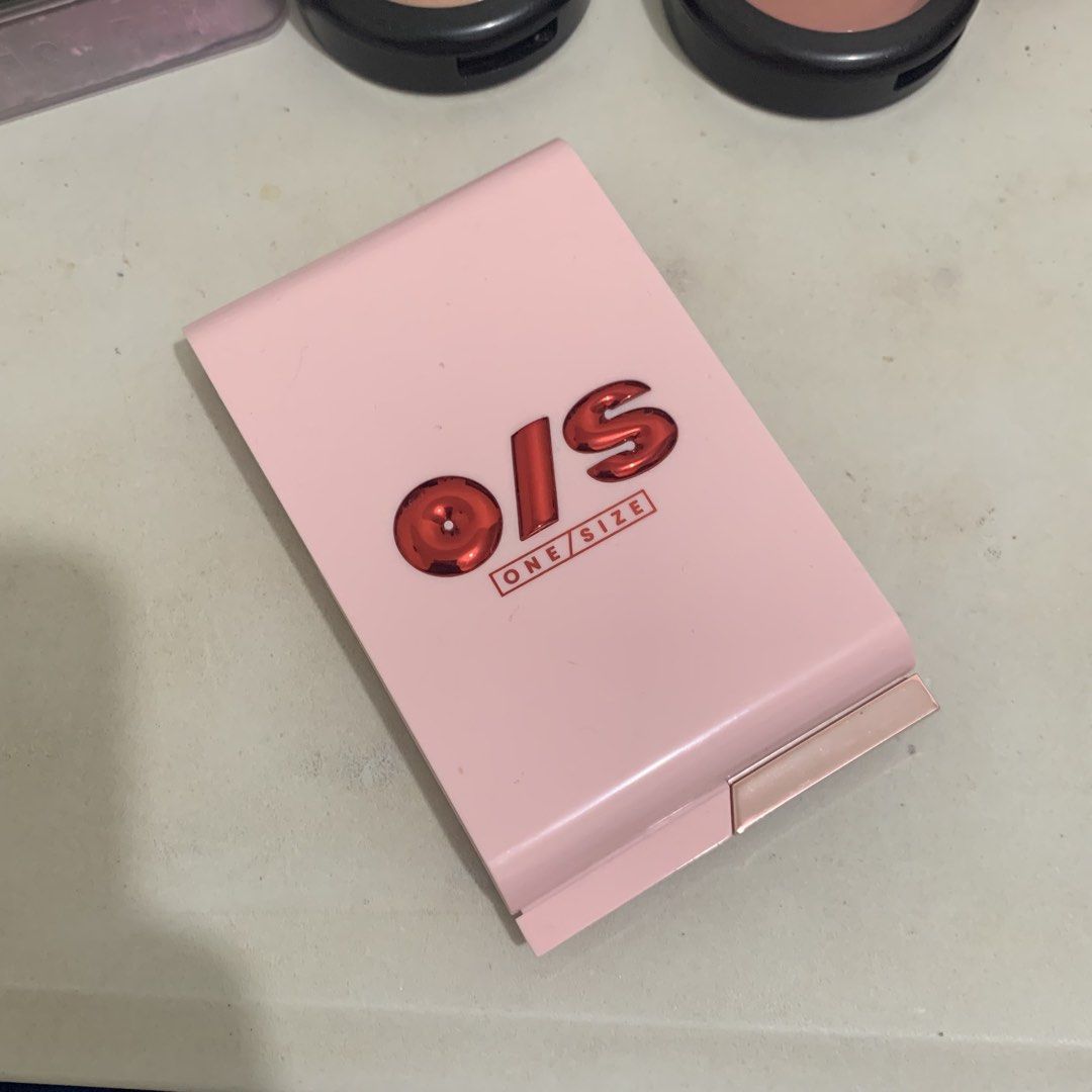 ONE/SIZE Cheek Clapper 3D Blush Trio - Freaky Peach (Category: Makeup) located in San Pascual. Submitted by khatpeachy89p08 (Listing ID 1461804569, Image 1). Description: - ONE/SIZE Cheek Clapper 3D Blush Trio in Freaky Peach - Features three shades: Rump Shaker, Freaky, and Whiplash - Includes one cream blush and two powder blushes - Perfect for adding a pop of color to your cheeks - Compact and travel-friendly design.