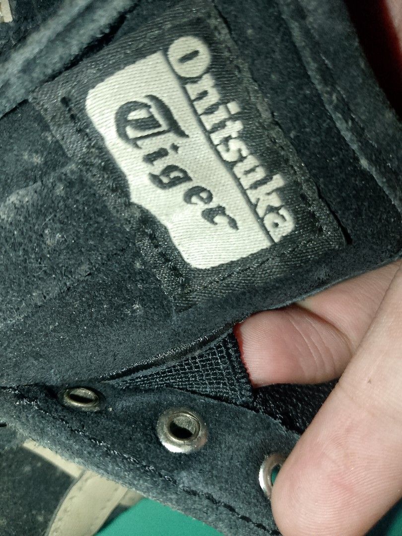Onitsuka Tiger Slip-on (Category: Sneakers & Footwear) located in Manila. Submitted by gab_thrift17 (Listing ID 1461806329, Image 3). Description: - Brand: Onitsuka Tiger - Model: Slip-on - Color: Dark with beige stripes - Size: US 4.5 / 23cm / EU 37 - Features: Classic Onitsuka Tiger stripes, slip-on design for easy wear - Condition: Used, with visible signs of wear as shown in photos.
