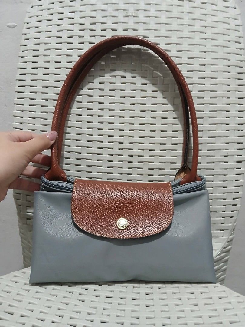 ORIG LONGCHAMP LONG HANDLE CLASSIC GRAY🔥❤️ (Category: Activewear) located in Manila. Submitted by jecelstylebags (Listing ID 1461913023, Image 2). Description: ORIG LONGCHAMP LONG HANDLE CLASSIC GRAY🔥❤️.