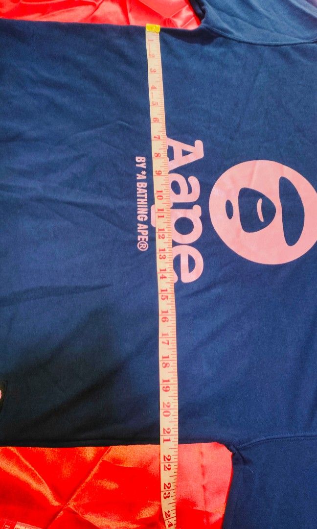 Original Aape sweater hoodie jacket (Category: Coats, Jackets and Outerwear) located in Pandi. Submitted by jeffreysflores17 (Listing ID 1461858423, Image 3). Description: Original Aape Jacket with complete wash tag authentication. Oversized Medium..