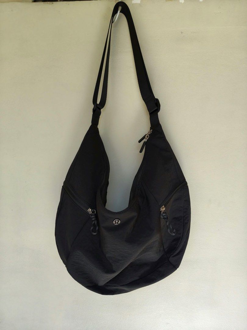 Original Lululemon Slouchy Sling Large 13L (Category: Shoulder Bags) located in Quezon City. Submitted by docshop.orig (Listing ID 1461913434, Image 2). Description: .