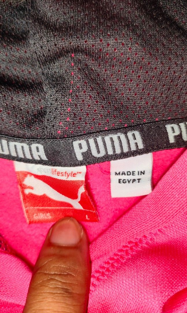 Original Puma hoodie jacket (Category: Coats, Jackets and Outerwear) located in Pandi. Submitted by jeffreysflores17 (Listing ID 1461858781, Image 3). Description: 100% Authentic Puma hoodie jacket.