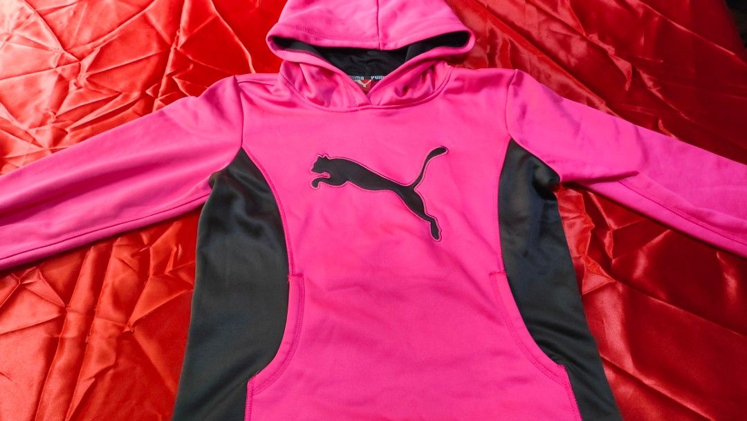 Original Puma hoodie jacket (Category: Coats, Jackets and Outerwear) located in Pandi. Submitted by jeffreysflores17 (Listing ID 1461858781, Image 2). Description: 100% Authentic Puma hoodie jacket.