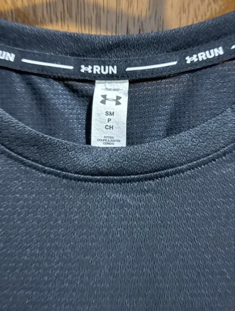Original Under Armour Black Top (Category: Activewear) located in Cavite. Submitted by irenebaebaebidoo (Listing ID 1461854244, Image 2). Description: Guaranteed Authentic.