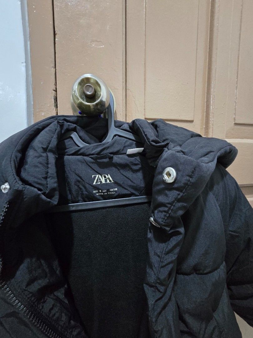 ORIGINAL Zara Bubble Jacket for Kids (Category: Baby Monitors) located in Mandaluyong City. Submitted by d1palmj (Listing ID 1461805171, Image 3). Description: Original Zara Bubble Jacket Never been used size 5 Unisex RFS: Outgrown PM for more details .