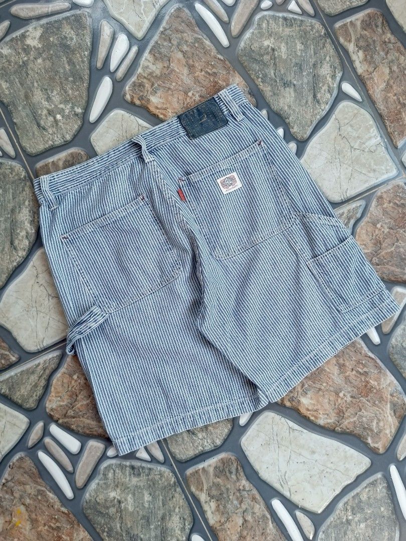 Overall carpenter jorts (Category: Jeans) located in Baggao. Submitted by thriftislife123 (Listing ID 1461937328, Image 1). Description: w:30 l:20 hem:12 issue:none off/legit pm for more details.
