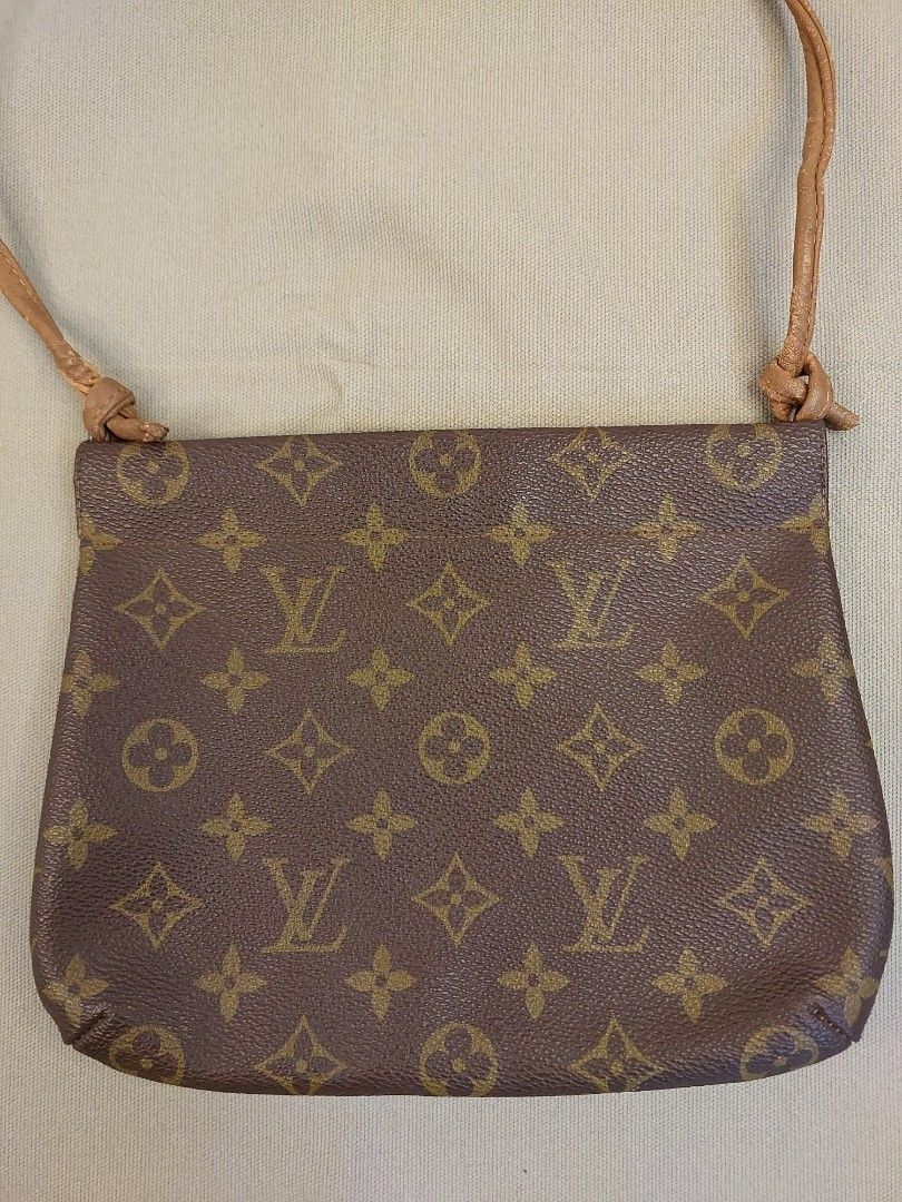 P2,500 only # 24288 - Vintage monogram bag (Category: Shoulder Bags) located in Cagayan de Oro. Submitted by jocelynt483 (Listing ID 1461880214, Image 2). Description: P2,500 only # 24288 - Vintage monogram bag.