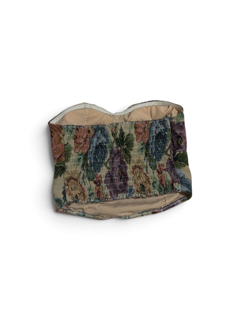 Padded tube top (Category: Others Tops) located in Cavite. Submitted by allysanicole__ (Listing ID 1461942248, Image 2). Description: wore once! .