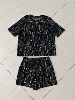 (Category: ) located in . Submitted by fashion.empire (Listing ID 1461860856, Image 1). Description: .