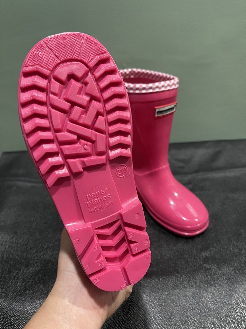 Paperplanes Kids Rain Boots (Category: Babies & Kids Fashion) located in Manila. Submitted by dual_time (Listing ID 1461807250, Image 3). Description: Paperplanes Pink Rain Boots for kids Soles with good grip Includes original box Ideal for protecting your kids on rainy days Size 210 - approx 8-9y/o Asking Price php 600 Location: Marikina Available for pick up via Grab or Lalamove MOP Gcash or Maribank PM for questions.