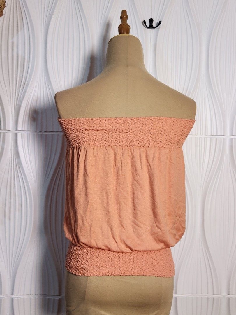 Peach Tube Top Med to Large (Category: Others Tops) located in Marikina City. Submitted by KanamiFinds (Listing ID 1461879005, Image 3). Description: Bust: 28 to 38 inches Length: 19 inches.