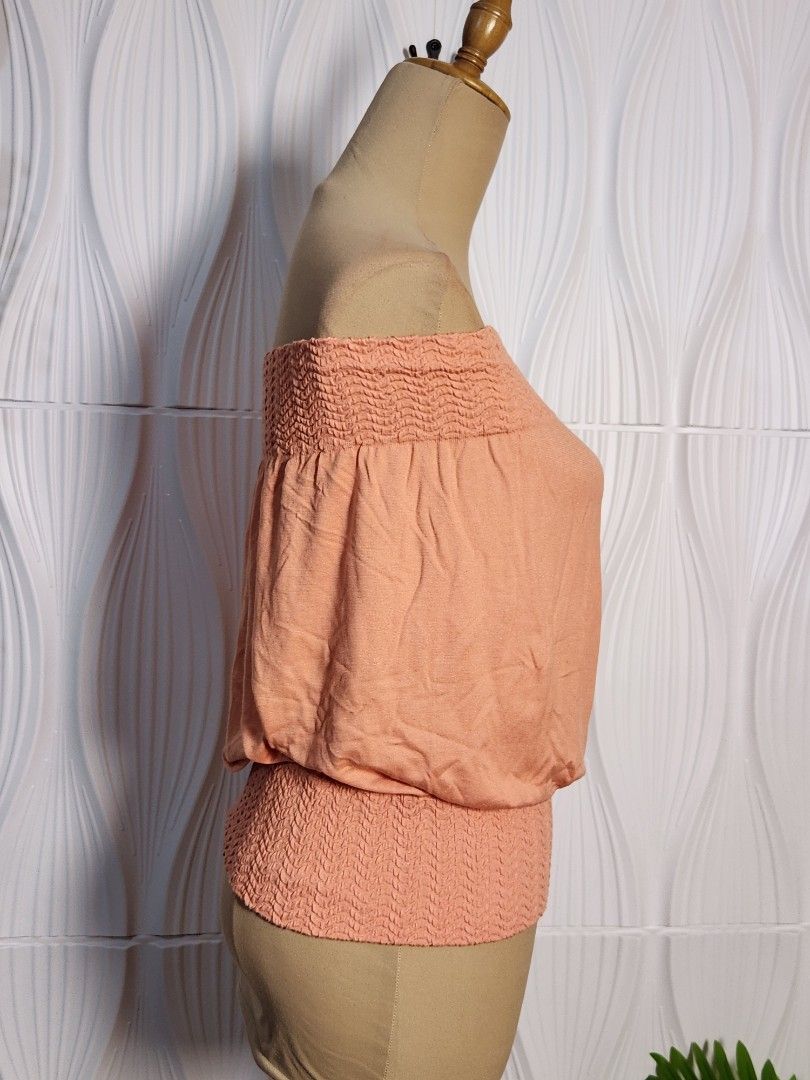 Peach Tube Top Med to Large (Category: Others Tops) located in Marikina City. Submitted by KanamiFinds (Listing ID 1461879005, Image 2). Description: Bust: 28 to 38 inches Length: 19 inches.