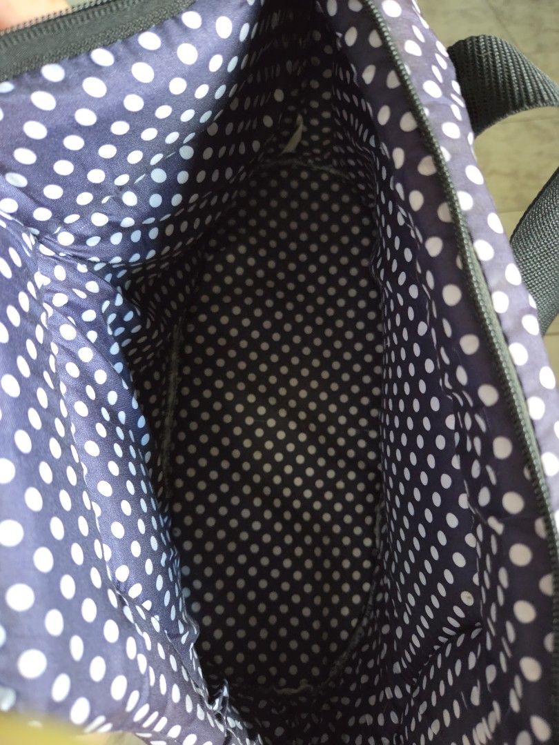 Pet carrier (Category: Homes & Other Pet Accessories) located in Caloocan City. Submitted by mluck (Listing ID 1461813860, Image 2). Description: pet carrier with zipper small breed.