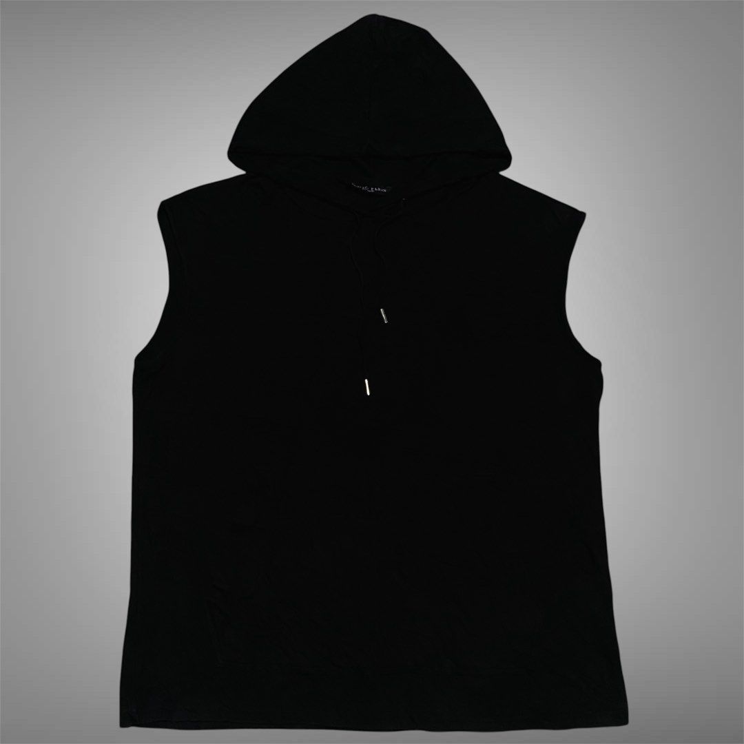 Philipp Plein (Category: Vests) located in Mabalacat. Submitted by stellargarments (Listing ID 1461835979, Image 2). Description: L - 27 W - 23 Condition - 9.5/10 Super ganda quality Ganda ng tela comfy sa skin Stretchy na medjo makapal tela angas! With Pocket Kumikinang Big Logo sa likod ✅necktag but cut washtags Smooth on skin fabric!! Need wash fresh from bale medj lukot pa.
