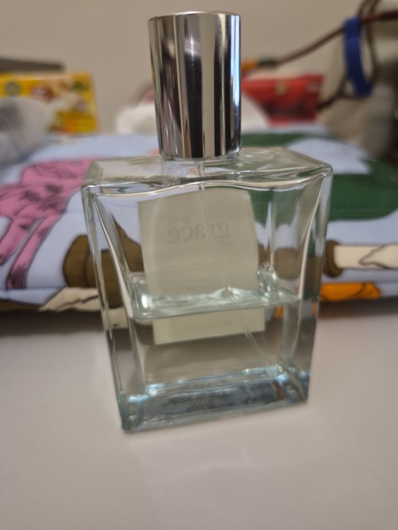 Philosophy Pure Grace Eau de Parfum (Category: Fragrance & Deodorants) located in Las Pinas. Submitted by storage485 (Listing ID 1461984591, Image 2). Description: - Philosophy Pure Grace Eau de Parfum - Smells clean, fresh, and simple - Ideal for everyday wear - Clear glass bottle with a silver cap - White label with black text.