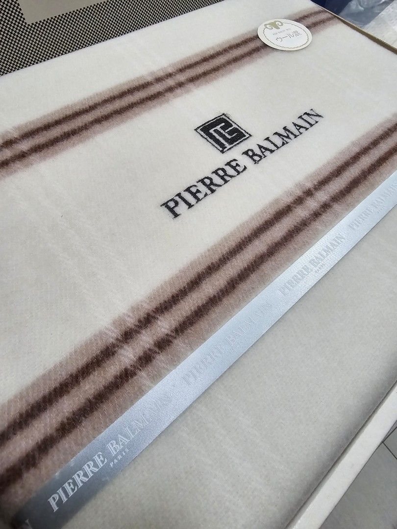 SALE❗PIERRE BALMAIN Flatsheet (Category: Bedding & Towels) located in Quezon City. Submitted by senyoramaria (Listing ID 1461994785, Image 2). Description: PIERRE BALMAIN Flatsheet 90% Acrylic 10% Wool 140 x 240 cm PHP1500❗.