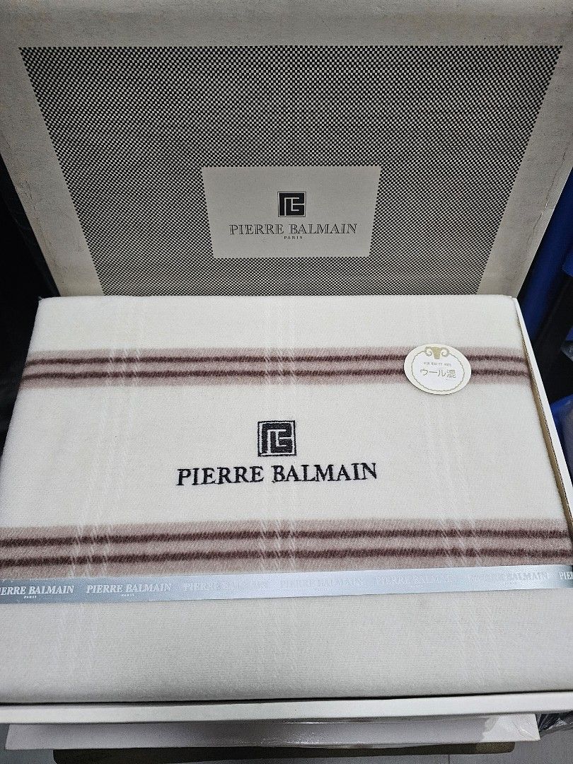 SALE❗PIERRE BALMAIN Flatsheet (Category: Bedding & Towels) located in Quezon City. Submitted by senyoramaria (Listing ID 1461994785, Image 1). Description: PIERRE BALMAIN Flatsheet 90% Acrylic 10% Wool 140 x 240 cm PHP1500❗.
