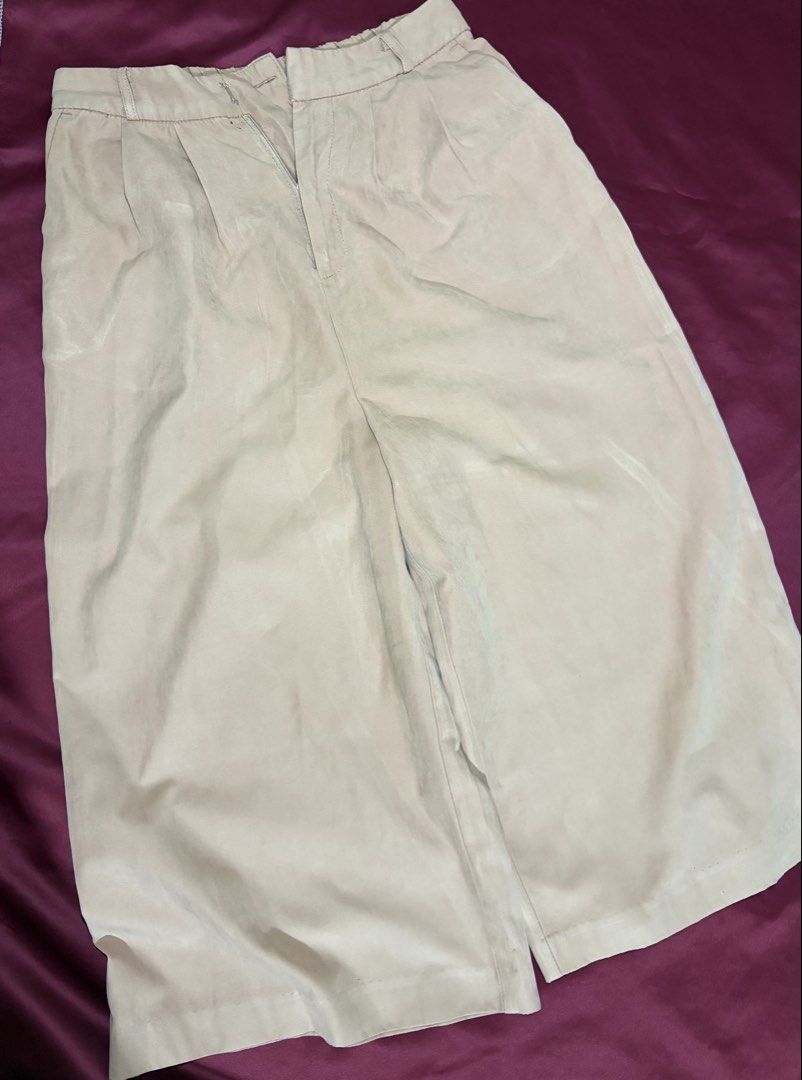 Pink / Beige Wide Leg Pants (Category: Other Bottoms) located in Manila. Submitted by peachpreloved0 (Listing ID 1462029202, Image 1). Description: - wide leg - comfortable elastic waistband at the back - two functional back pockets - everyday wear and casual outings - preloved :) .