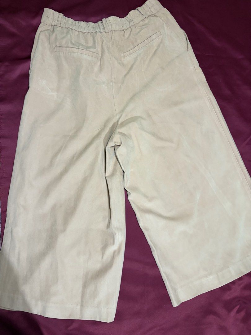 Pink / Beige Wide Leg Pants (Category: Other Bottoms) located in Manila. Submitted by peachpreloved0 (Listing ID 1462029202, Image 2). Description: - wide leg - comfortable elastic waistband at the back - two functional back pockets - everyday wear and casual outings - preloved :) .